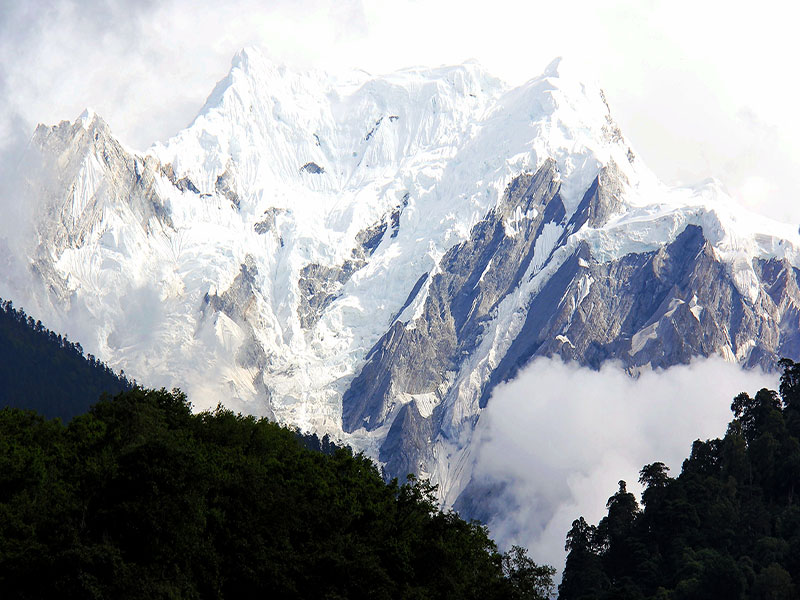 四姑娘山全景雙溝二日游，贈送臥龍熊貓遺址愽物館，贈送嘉絨土司官寨